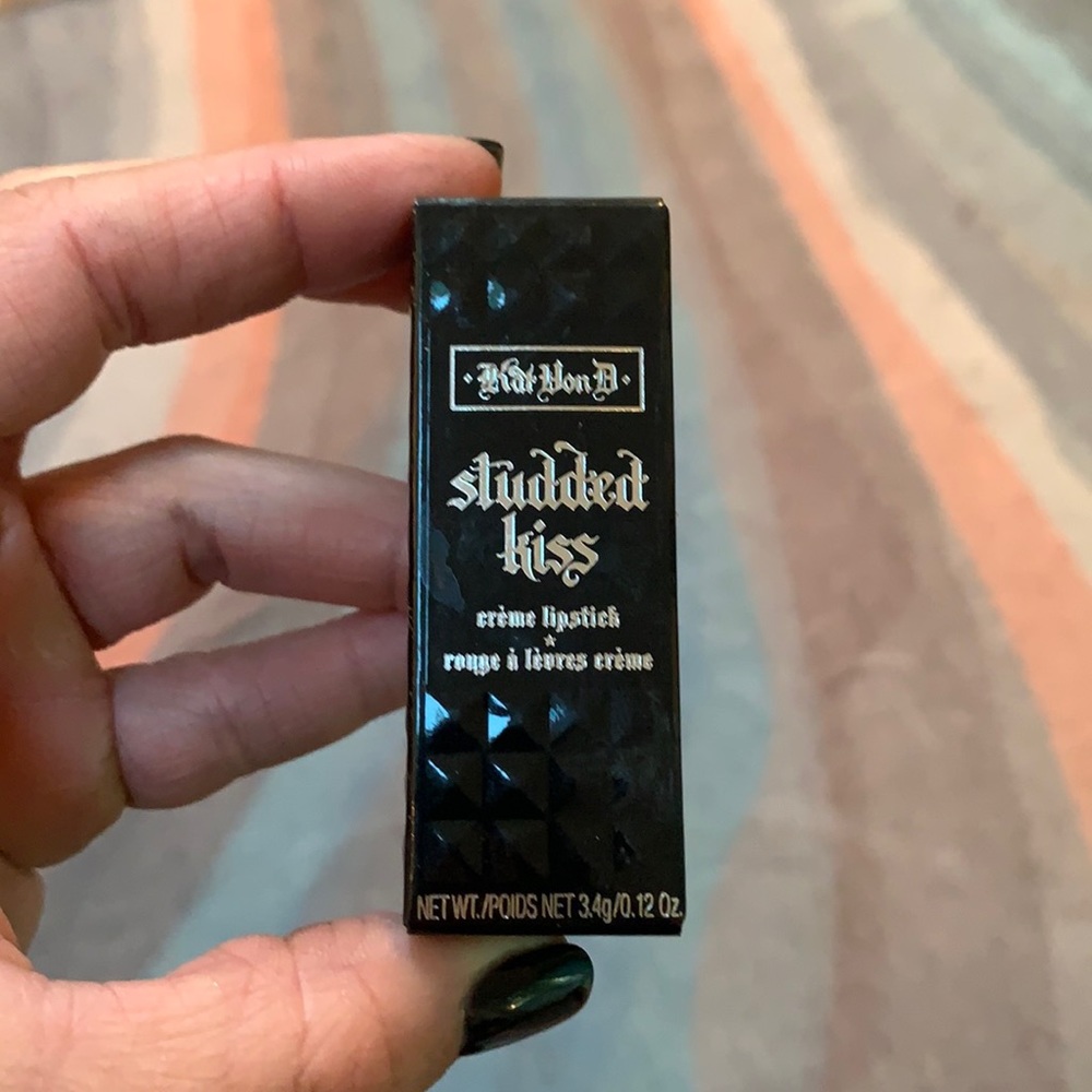 Kat Von D studded kiss cremé lipstick